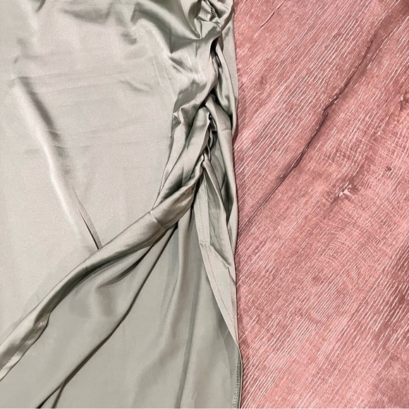 Cider Size 2 Solid Ruched Slit High Rise Silky Feel Midi Skirt Soft Green - Picture 3 of 7